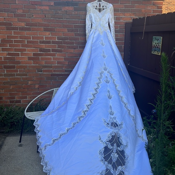 Oleg Cassini Dresses & Skirts - Oleg Cassini NEW NWT white wedding dress off white pearls design lace long train